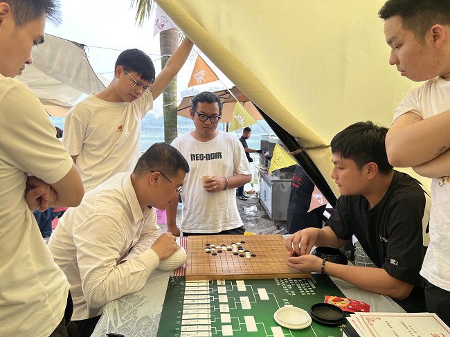 五子棋比賽現(xiàn)場。楊鈺 攝（2）.jpg